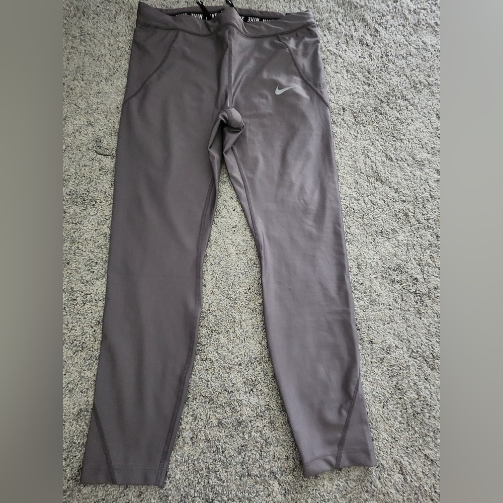 Gray Nike 7/8 speed tight fit leggings size Large